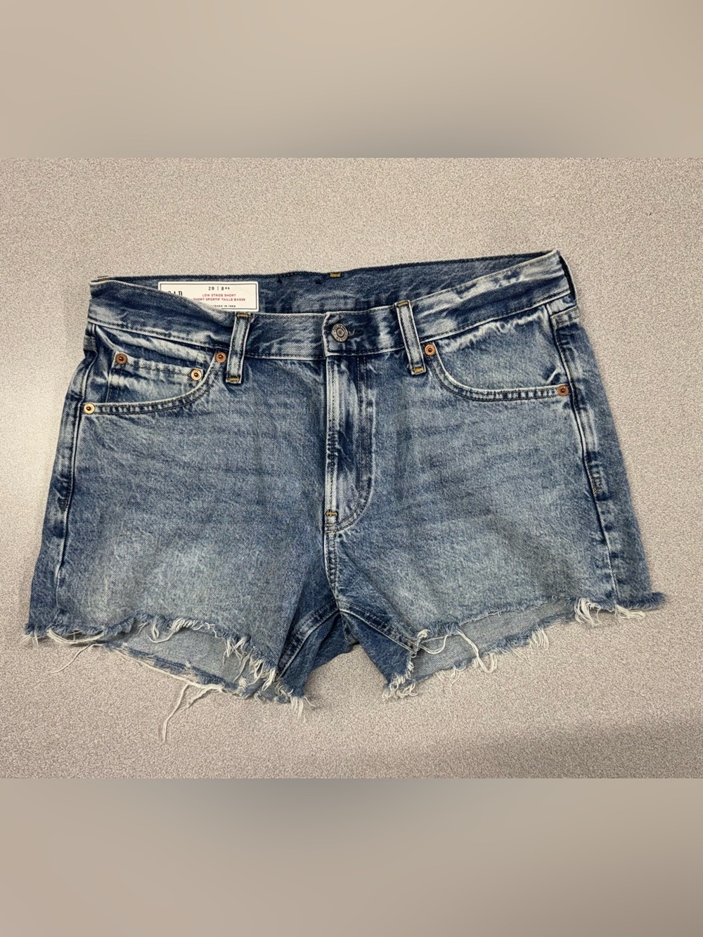 GAP Medium Wash Low Stride Shorts Distressed Denim Raw Hem Size 8/29